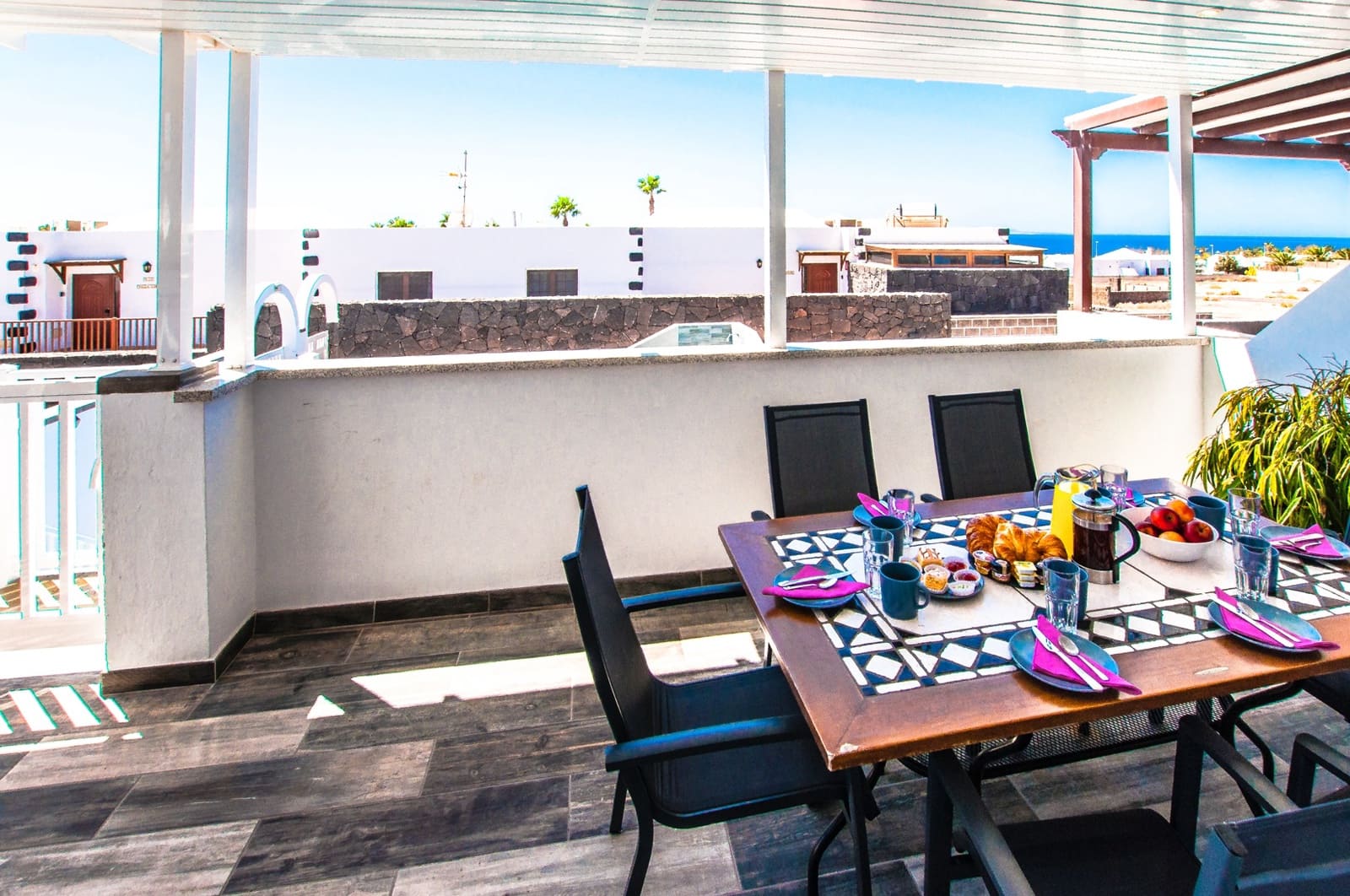 6 bedroom Villa for sale in Playa Blanca with pool garage - € 725,000 (Ref: 9532581)