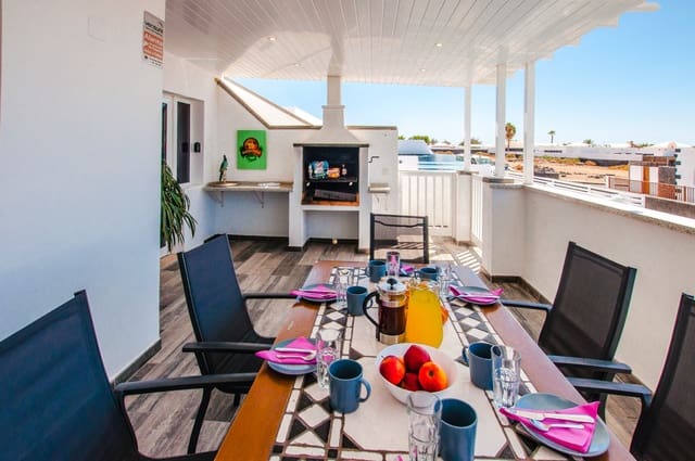 6 slaapkamer Villa te koop in Playa Blanca, Yaiza met zwembad garage - € 725.000 (Ref: 9532581)