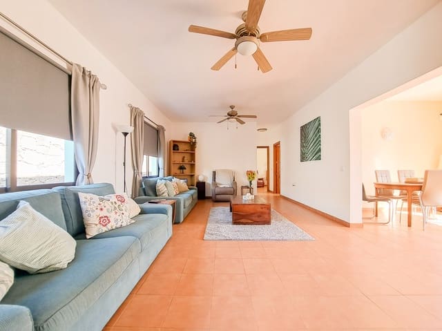 3 soverom Villa til salgs i Playa Blanca, Yaiza med svømmebasseng garasje - € 560 000 (Ref: 9626191)