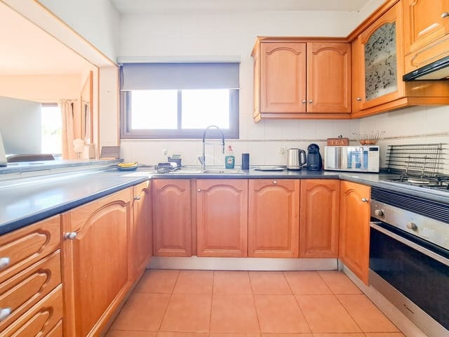 3 soverom Villa til salgs i Playa Blanca, Yaiza med svømmebasseng garasje - € 560 000 (Ref: 9626191)