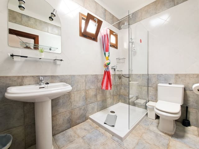 3 sovrum Villa till salu i Playa Blanca, Yaiza med pool garage - 495 000 € (Ref: 9678143)