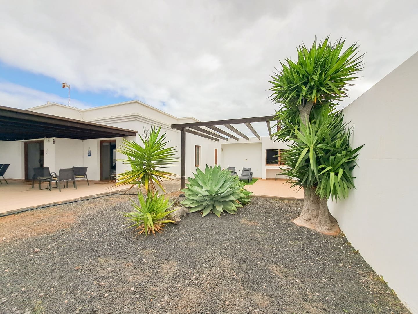 3 sovrum Villa till salu i Playa Blanca med pool garage - 475 000 € (Ref: 9685531)