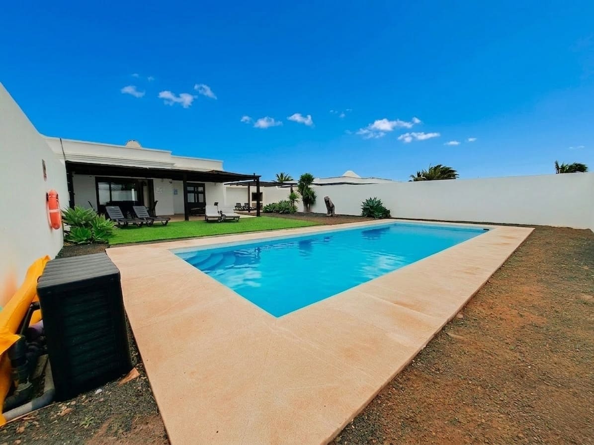 3 sovrum Villa till salu i Playa Blanca med pool garage - 475 000 € (Ref: 9685531)