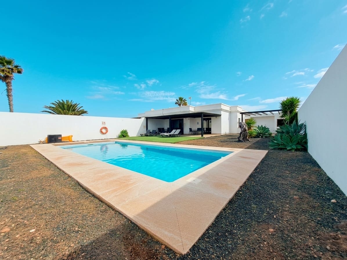 3 sovrum Villa till salu i Playa Blanca med pool garage - 475 000 € (Ref: 9685531)