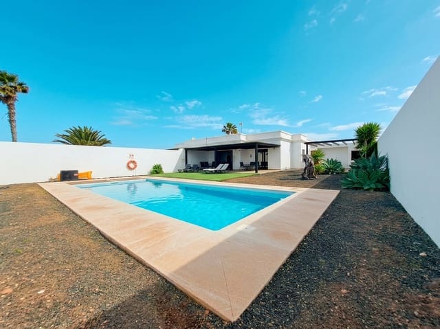 3 sovrum Villa till salu i Playa Blanca, Yaiza med pool garage - 475 000 € (Ref: 9685531)