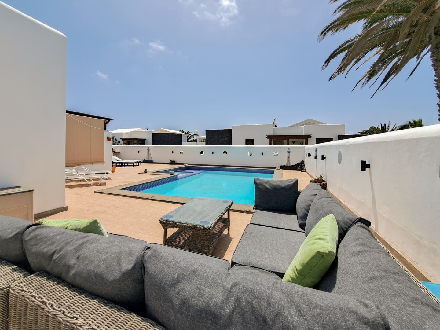 2 bedroom Villa for sale in Playa Blanca with pool garage - € 495,000 (Ref: 9749357)