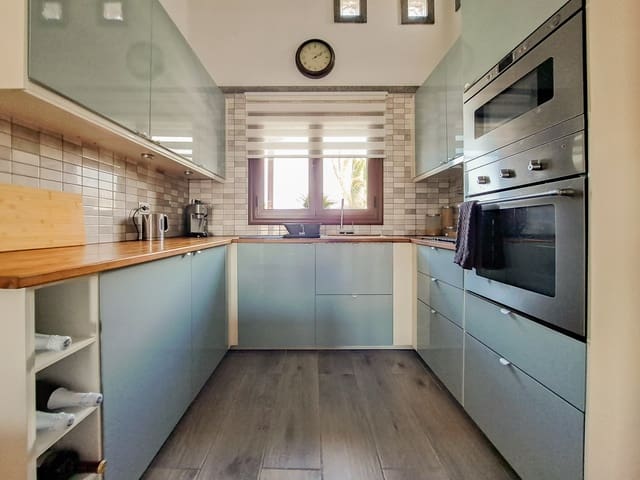 2 sypialnia Willa na sprzedaż w Playa Blanca, Yaiza z basenem garażem - 495 000 € (Ref: 9749357)