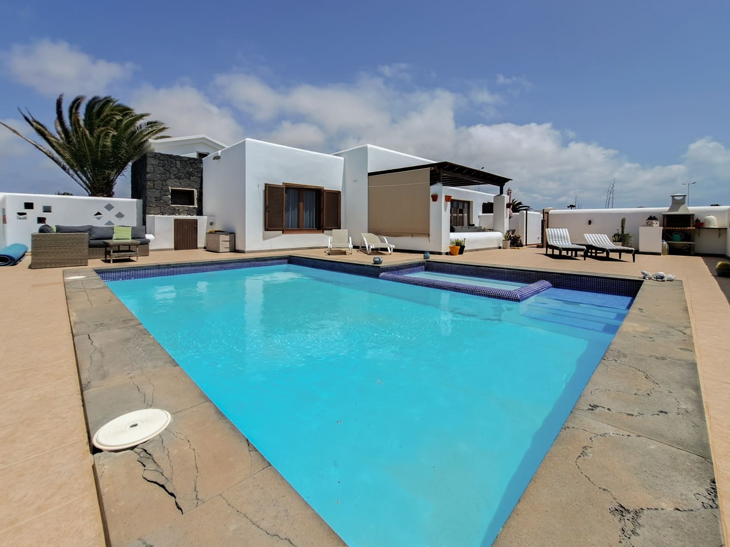 2 bedroom Villa for sale in Playa Blanca with pool garage - € 495,000 (Ref: 9749357)