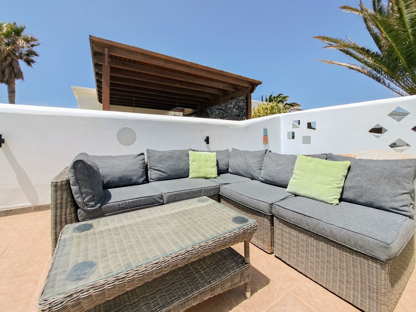 2 bedroom Villa for sale in Playa Blanca with pool garage - € 495,000 (Ref: 9749357)