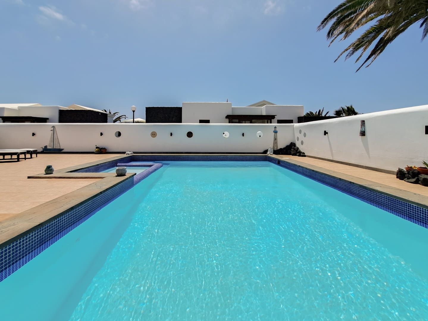 2 bedroom Villa for sale in Playa Blanca with pool garage - € 495,000 (Ref: 9749357)