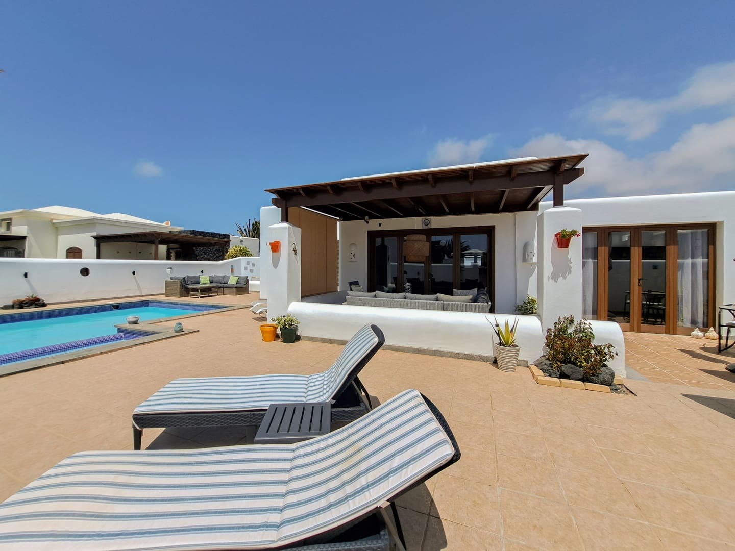 2 bedroom Villa for sale in Playa Blanca with pool garage - € 495,000 (Ref: 9749357)