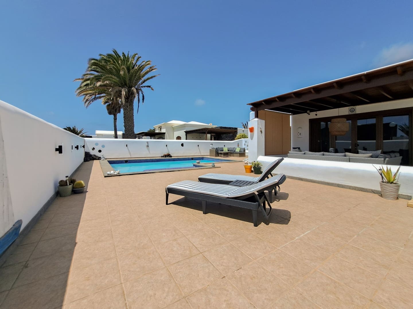 2 bedroom Villa for sale in Playa Blanca with pool garage - € 495,000 (Ref: 9749357)