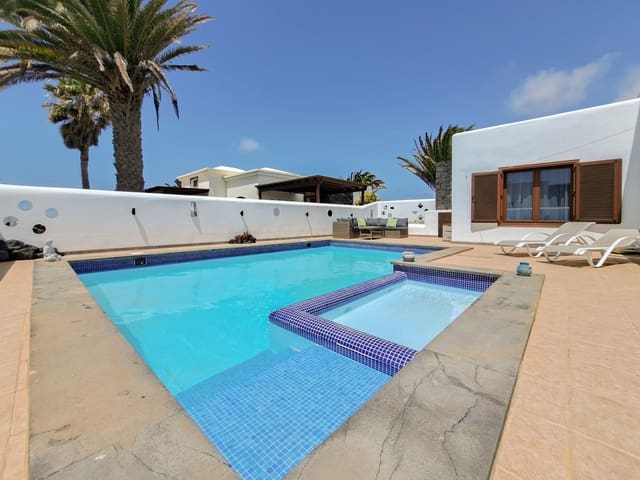 2 sypialnia Willa na sprzedaż w Playa Blanca, Yaiza z basenem garażem - 495 000 € (Ref: 9749357)