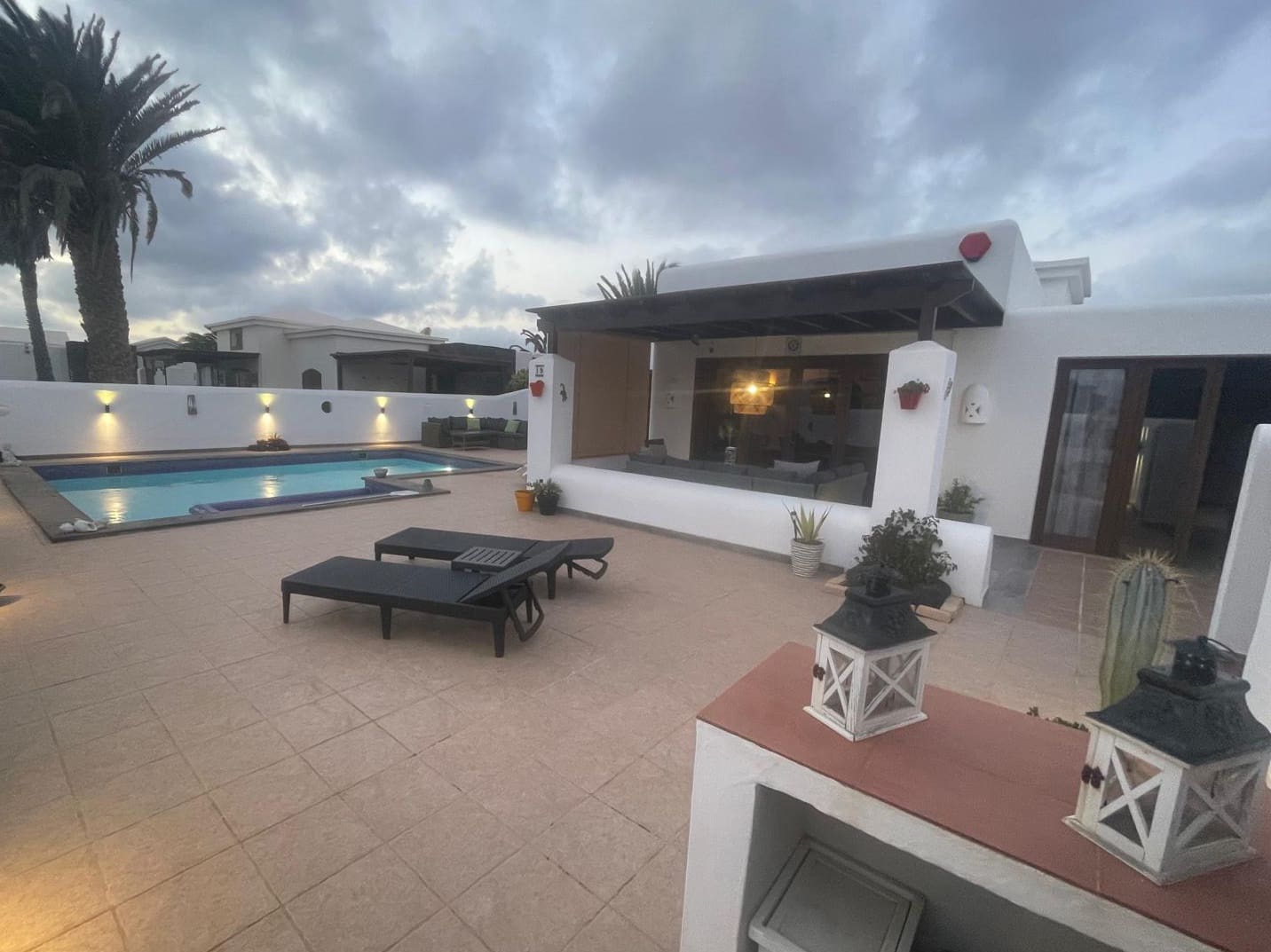 2 bedroom Villa for sale in Playa Blanca with pool garage - € 495,000 (Ref: 9749357)