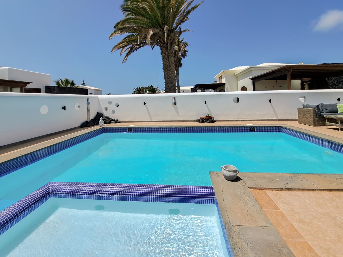 2 bedroom Villa for sale in Playa Blanca with pool garage - € 495,000 (Ref: 9749357)