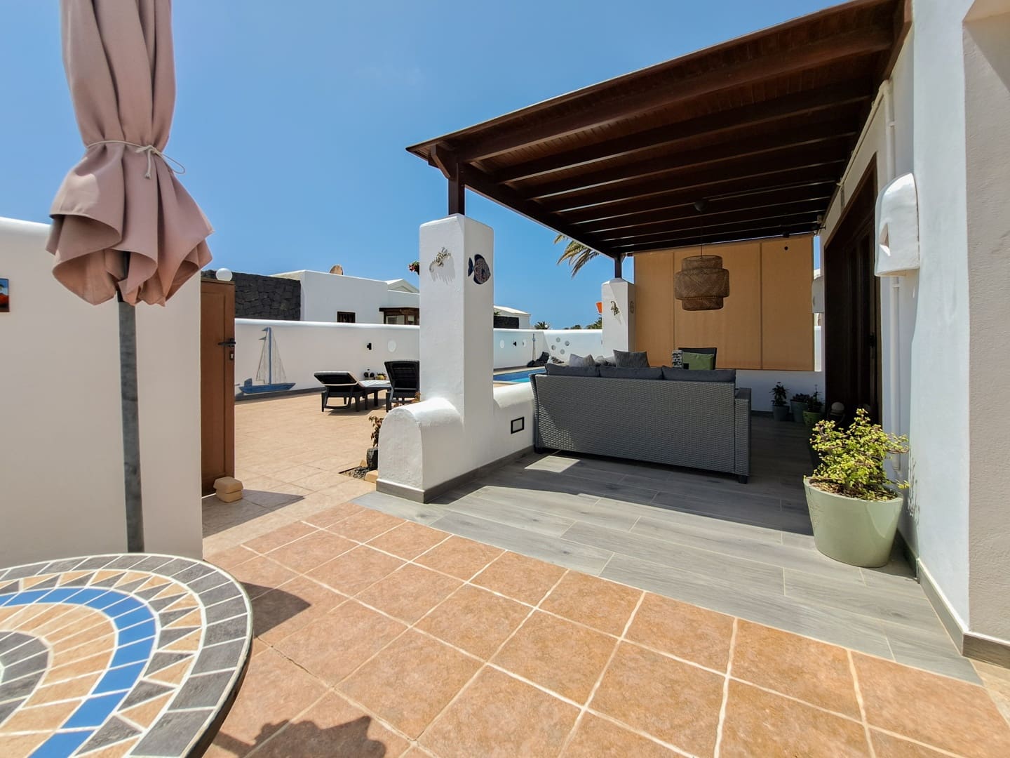 2 bedroom Villa for sale in Playa Blanca with pool garage - € 495,000 (Ref: 9749357)