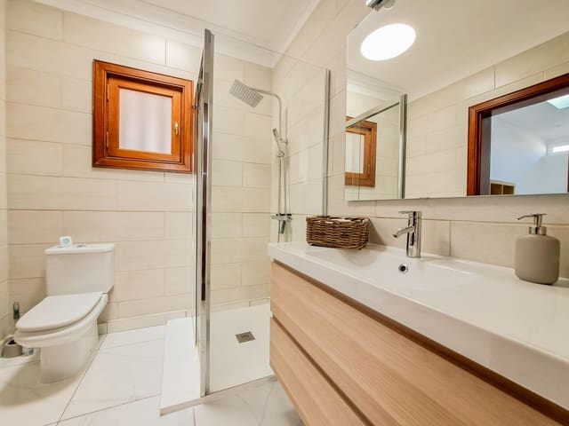 3 Zimmer Villa zu verkaufen in Playa Blanca, Yaiza mit Pool Garage - 795.000 € (Ref: 9759523)