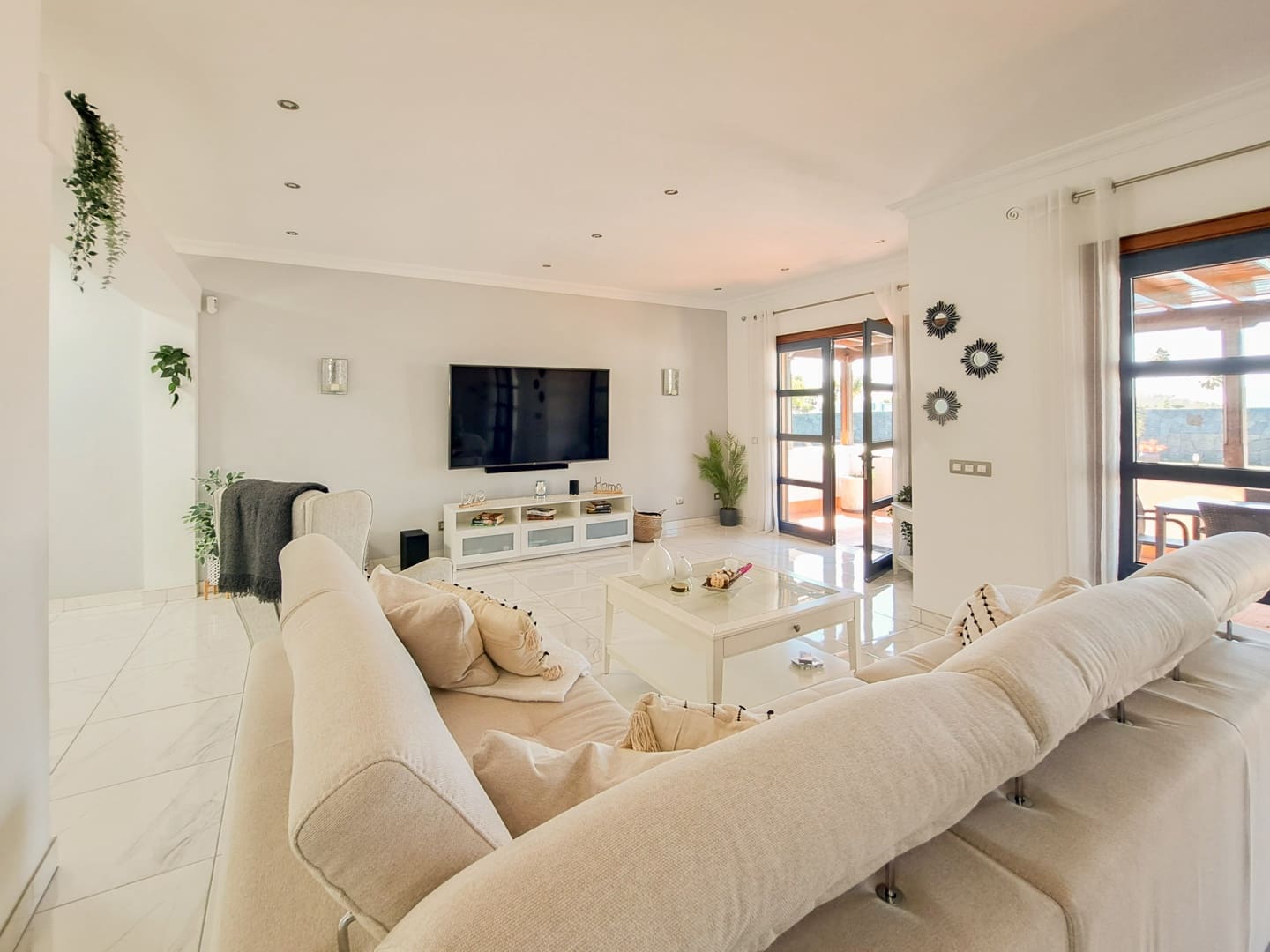 3 soveværelse Villa til salg i Playa Blanca med swimmingpool garage - € 795.000 (Ref: 9759523)