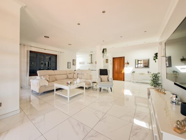 3 Zimmer Villa zu verkaufen in Playa Blanca, Yaiza mit Pool Garage - 795.000 € (Ref: 9759523)