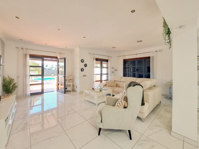 3 Zimmer Villa zu verkaufen in Playa Blanca, Yaiza mit Pool Garage - 795.000 € (Ref: 9759523)