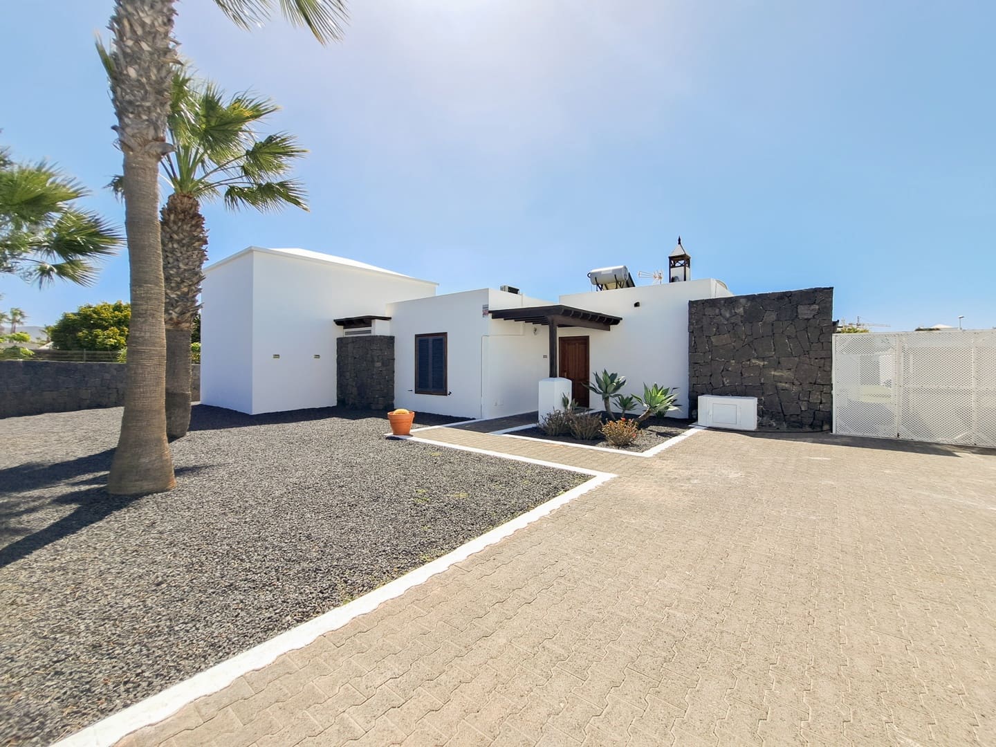 3 soveværelse Villa til salg i Playa Blanca med swimmingpool garage - € 795.000 (Ref: 9759523)