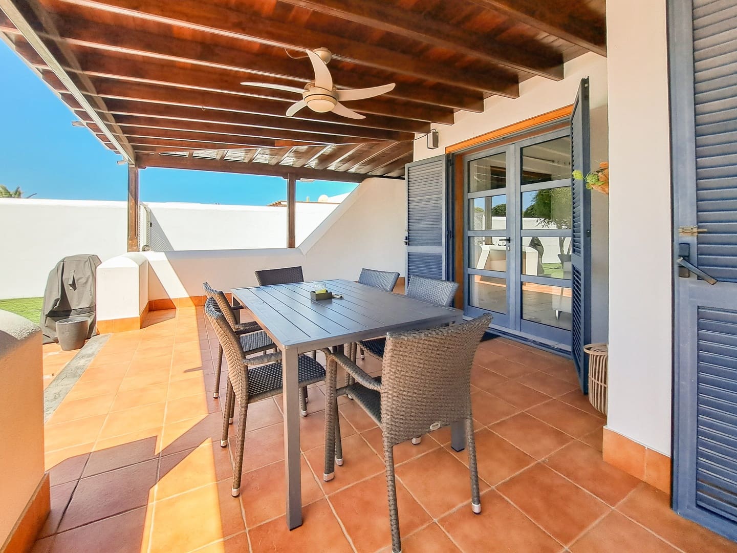 3 soveværelse Villa til salg i Playa Blanca med swimmingpool garage - € 795.000 (Ref: 9759523)