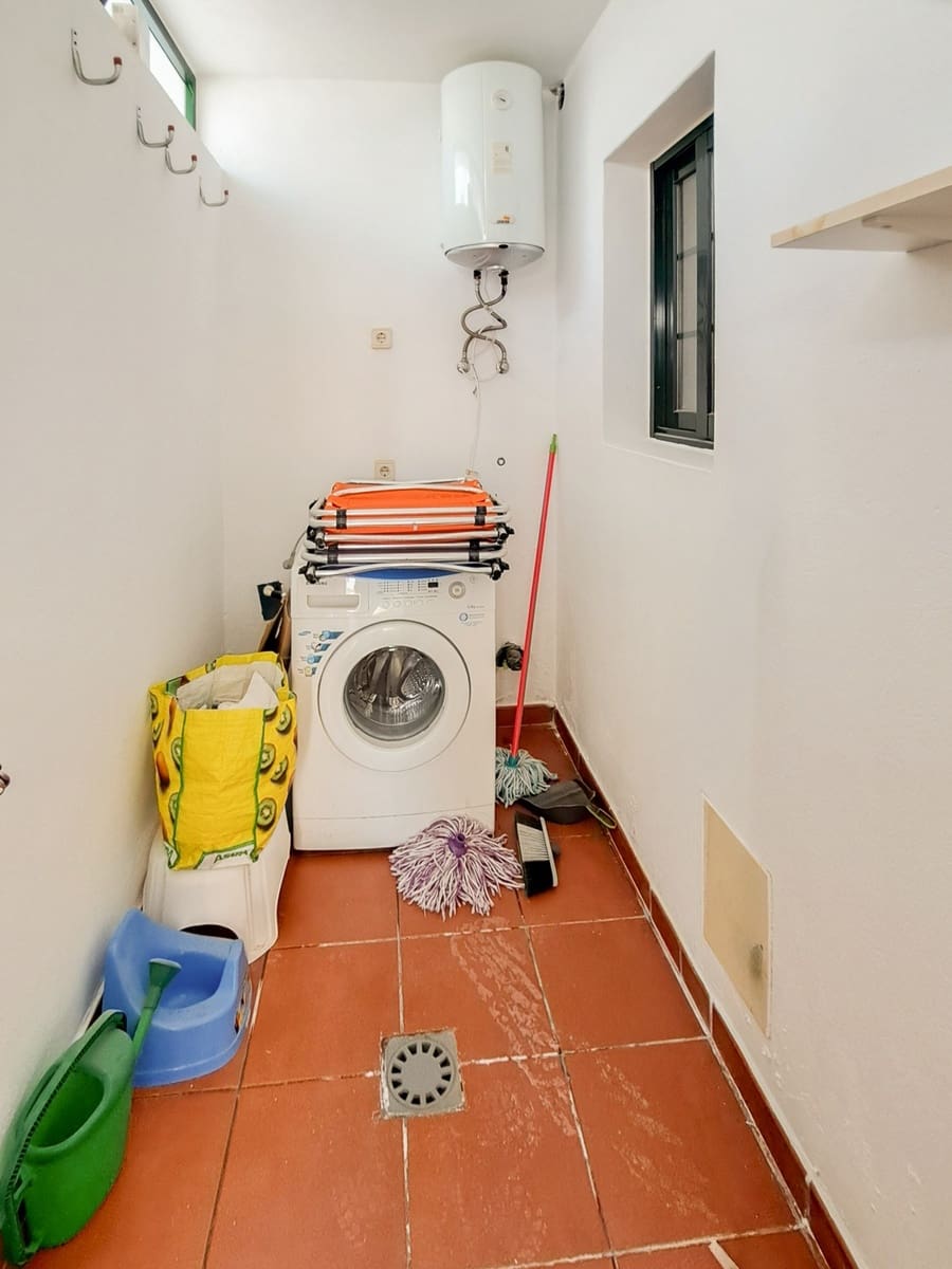 2 bedroom Villa for sale in Playa Blanca with garage - € 240,000 (Ref: 9834192)