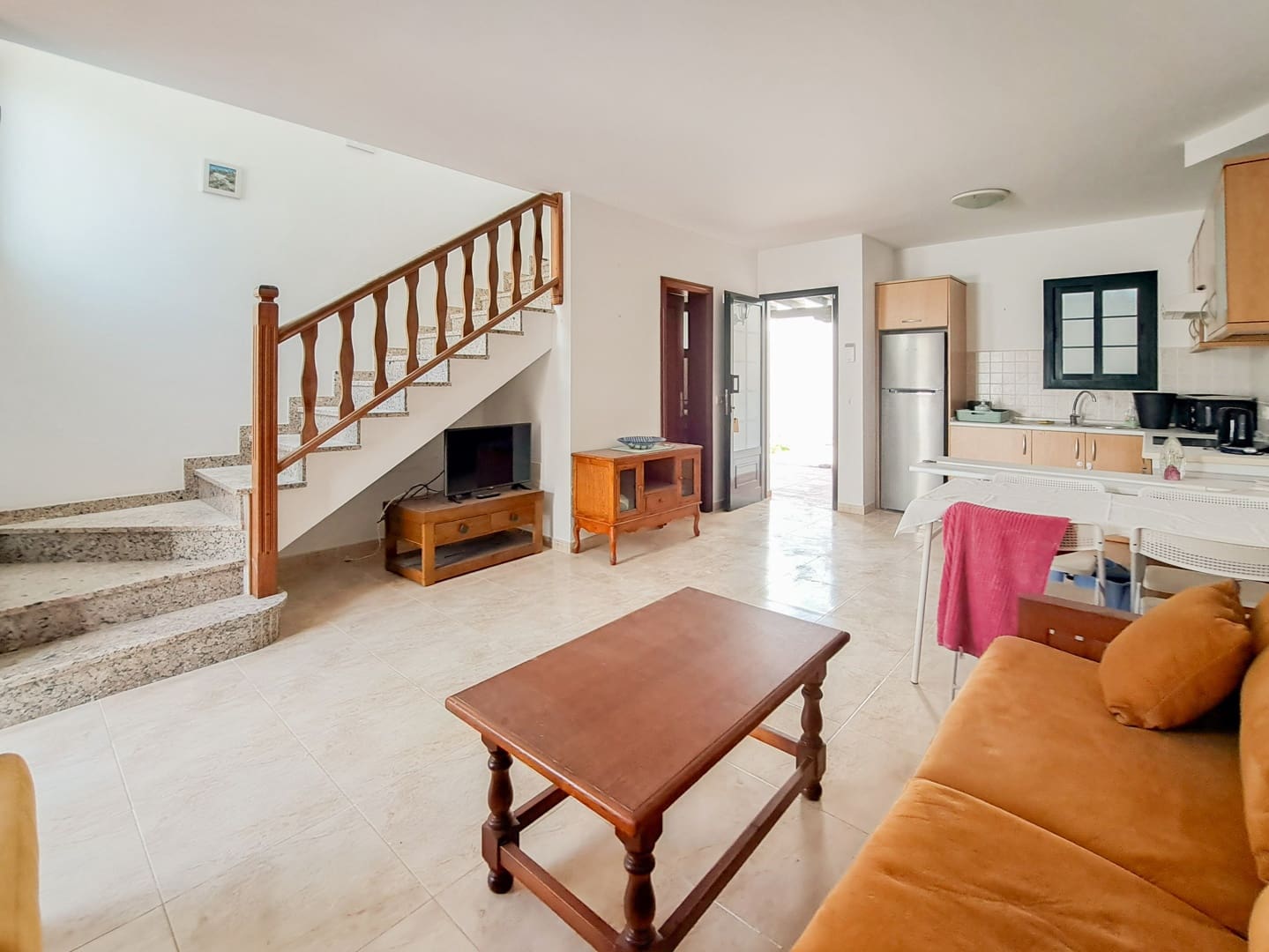 2 bedroom Villa for sale in Playa Blanca with garage - € 240,000 (Ref: 9834192)