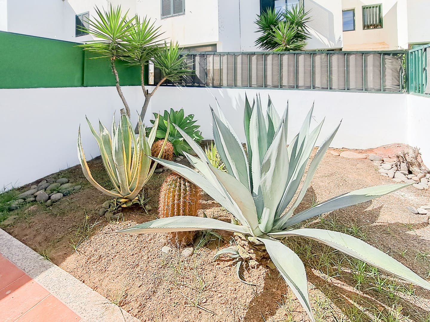 2 bedroom Villa for sale in Playa Blanca with garage - € 240,000 (Ref: 9834192)
