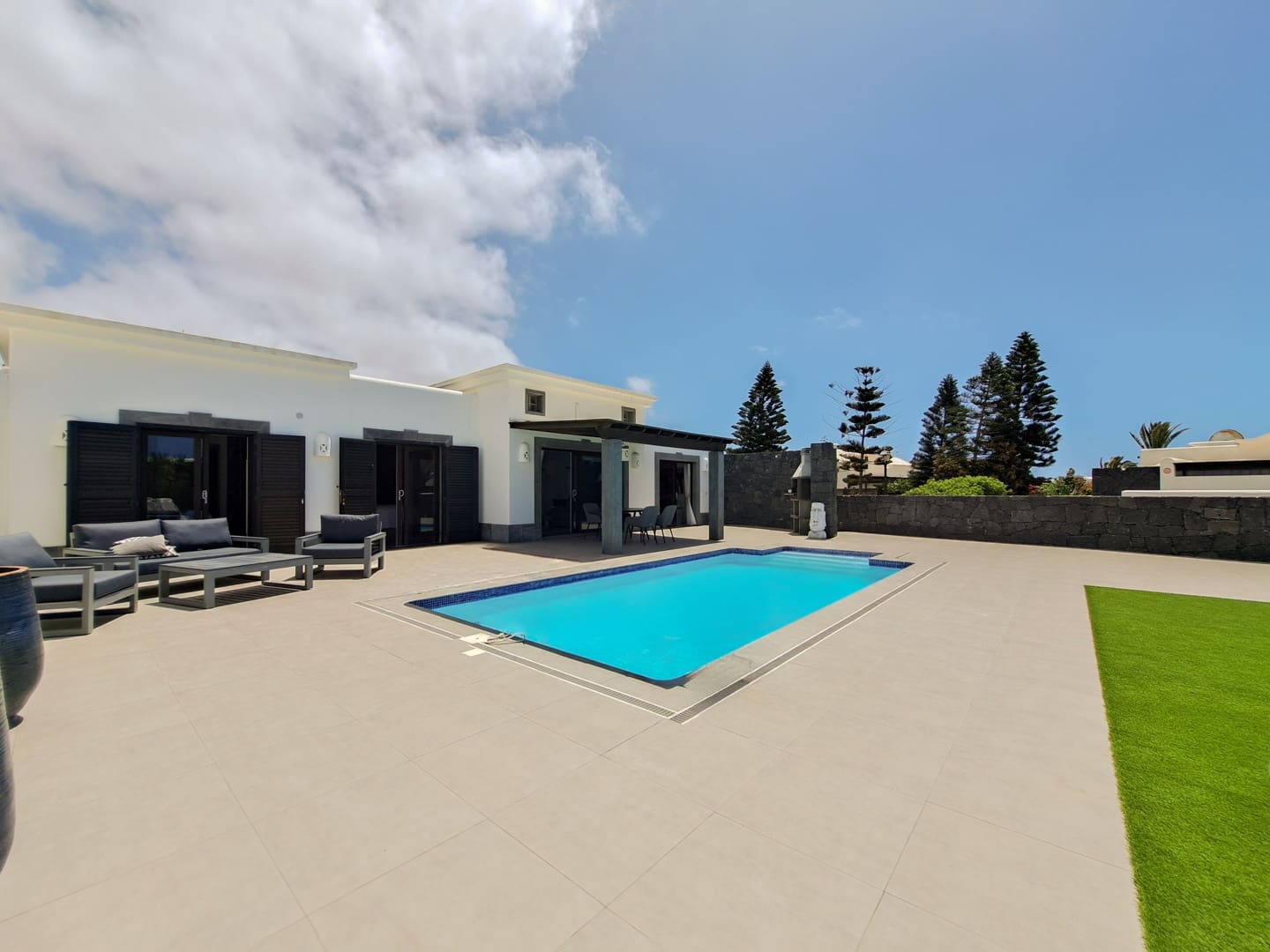2 bedroom Villa for sale in Playa Blanca with pool garage - € 560,000 (Ref: 9885185)