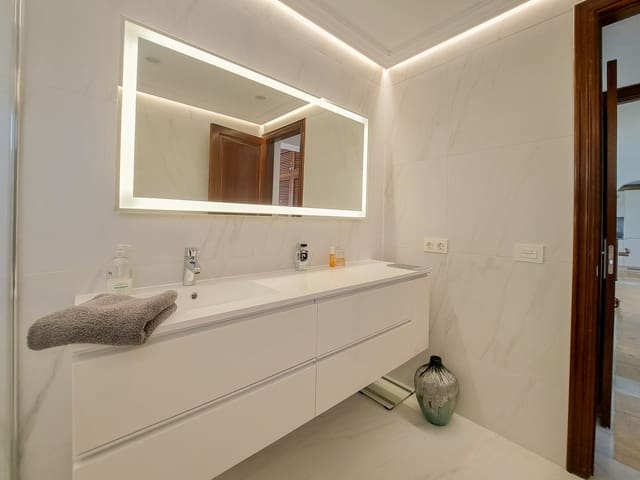 2 chambre Villa/Maison à vendre à Playa Blanca, Yaiza avec piscine garage - 560 000 € (Ref: 9885185)
