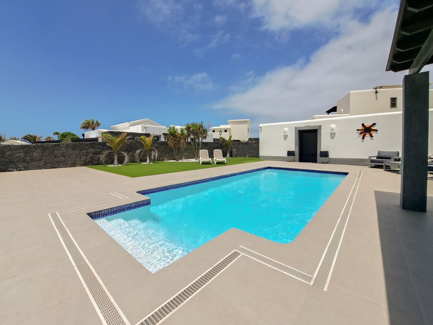 2 bedroom Villa for sale in Playa Blanca with pool garage - € 560,000 (Ref: 9885185)