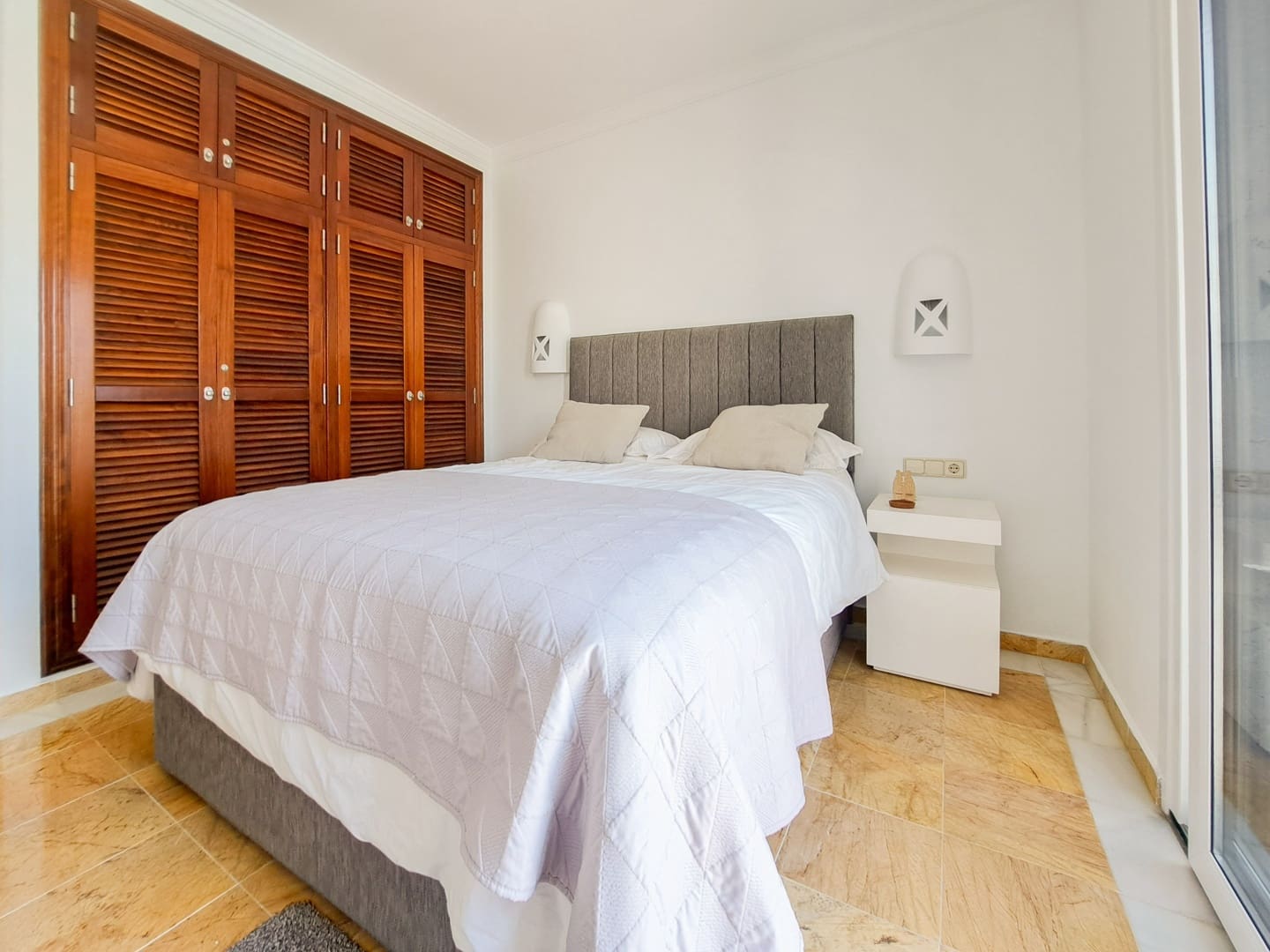 2 bedroom Villa for sale in Playa Blanca with pool garage - € 560,000 (Ref: 9885185)