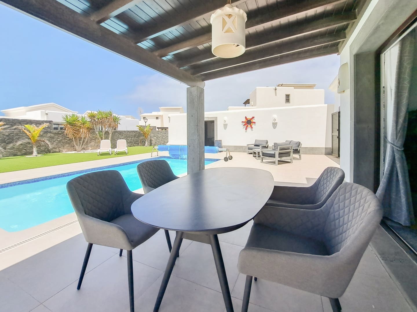 2 bedroom Villa for sale in Playa Blanca with pool garage - € 560,000 (Ref: 9885185)