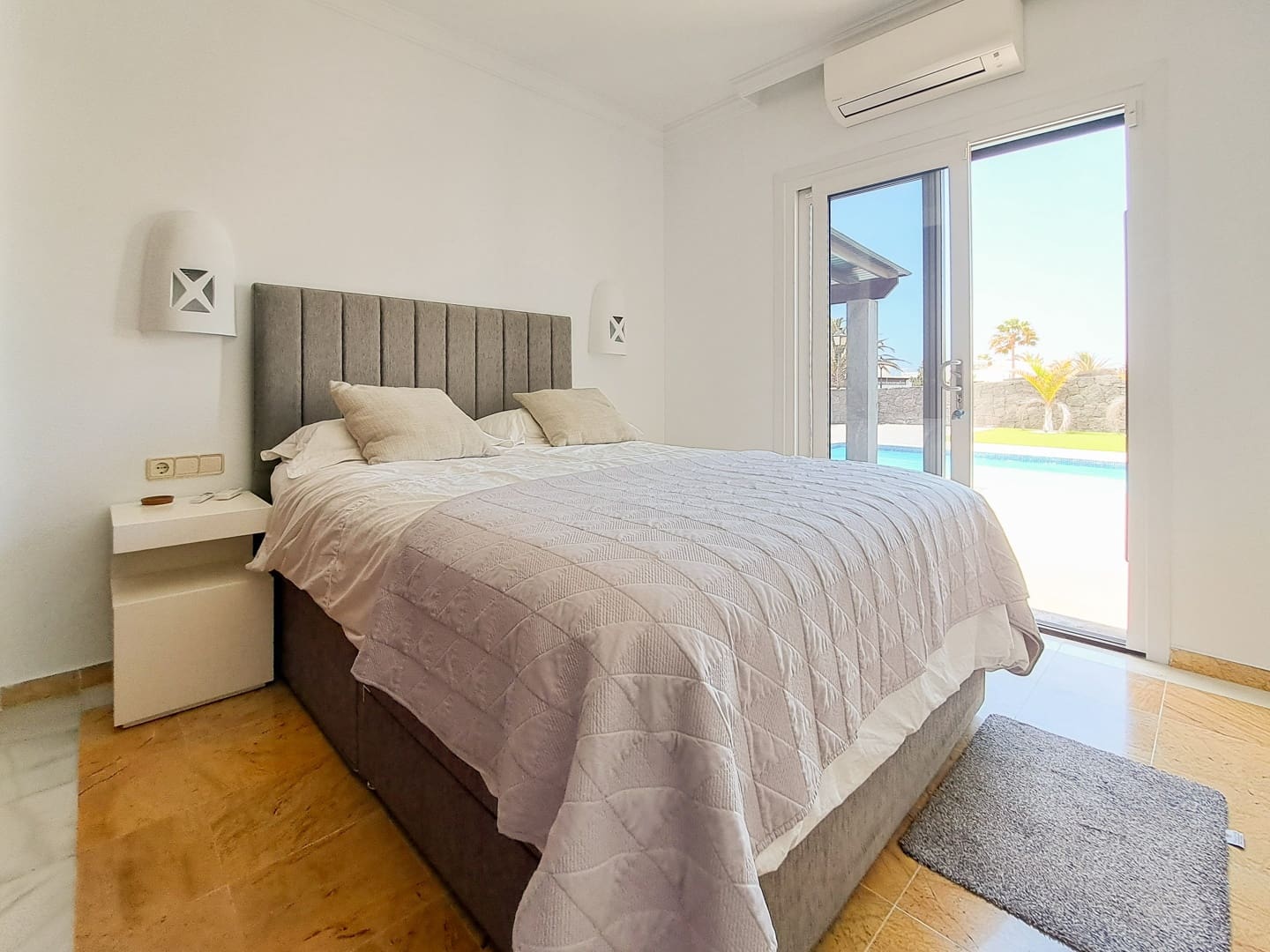 2 bedroom Villa for sale in Playa Blanca with pool garage - € 560,000 (Ref: 9885185)