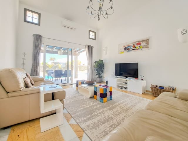 2 chambre Villa/Maison à vendre à Playa Blanca, Yaiza avec piscine garage - 560 000 € (Ref: 9885185)