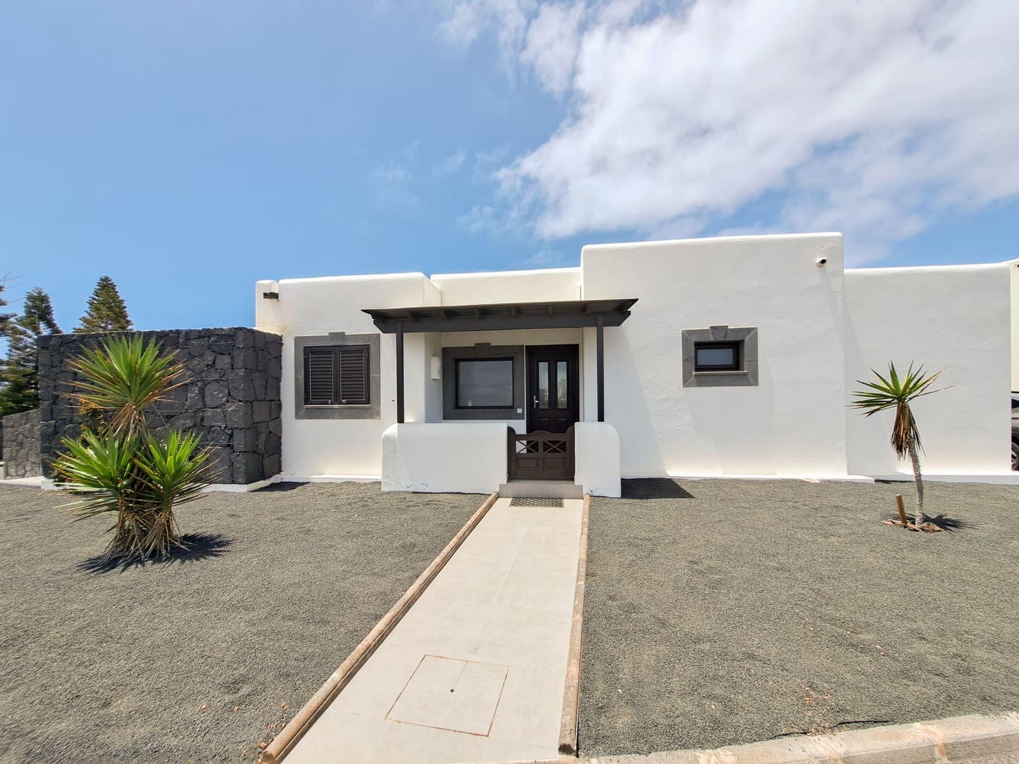 2 bedroom Villa for sale in Playa Blanca with pool garage - € 560,000 (Ref: 9885185)