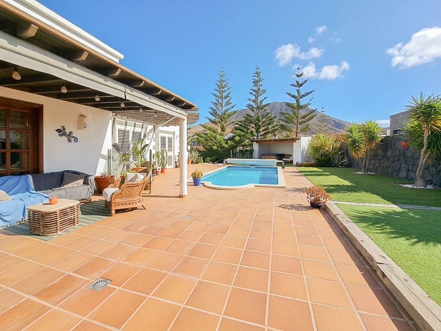 3 sypialnia Willa na sprzedaż w Playa Blanca z basenem garażem - 625 000 € (Ref: 9946264)