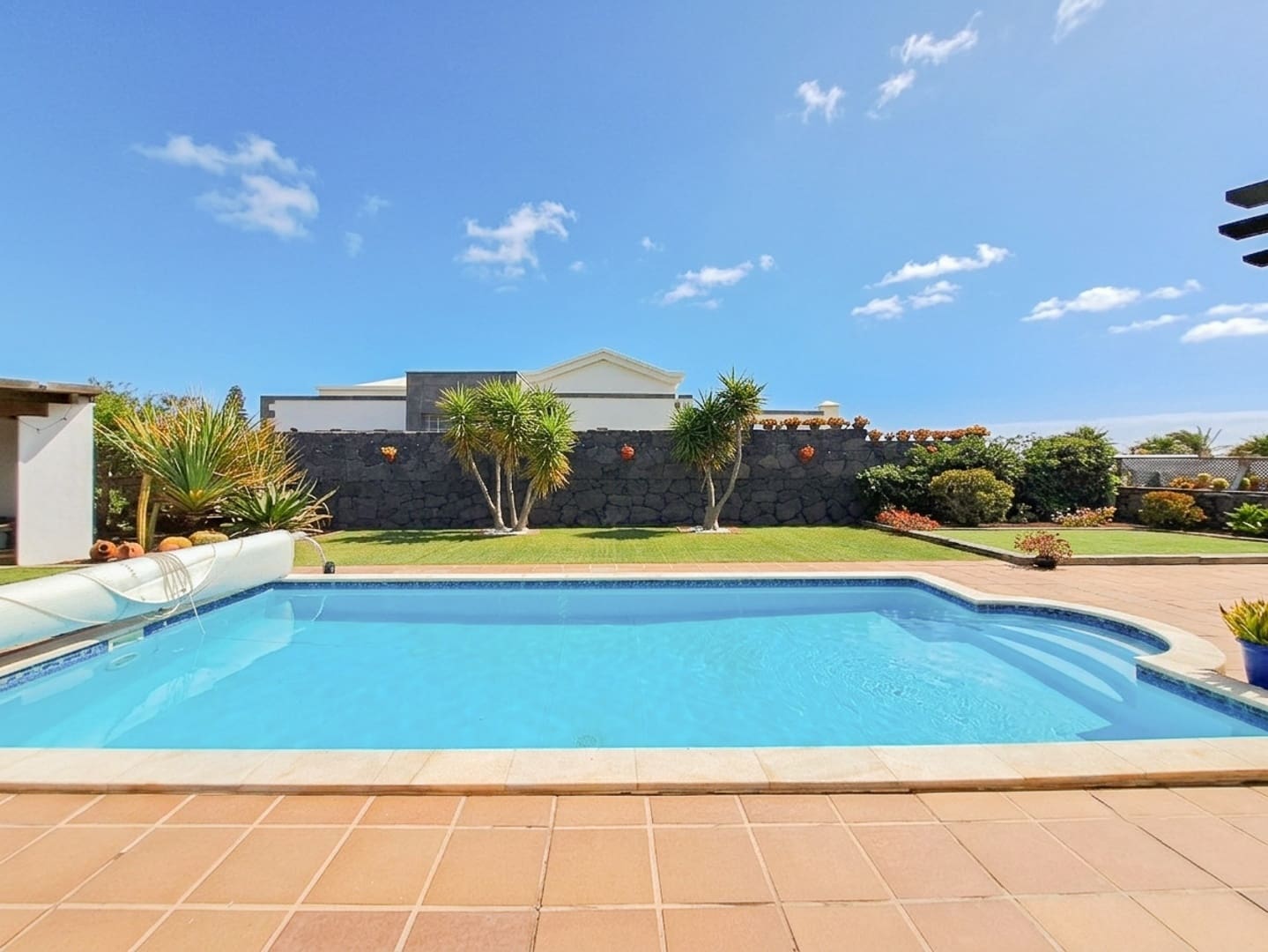 3 sypialnia Willa na sprzedaż w Playa Blanca z basenem garażem - 625 000 € (Ref: 9946264)