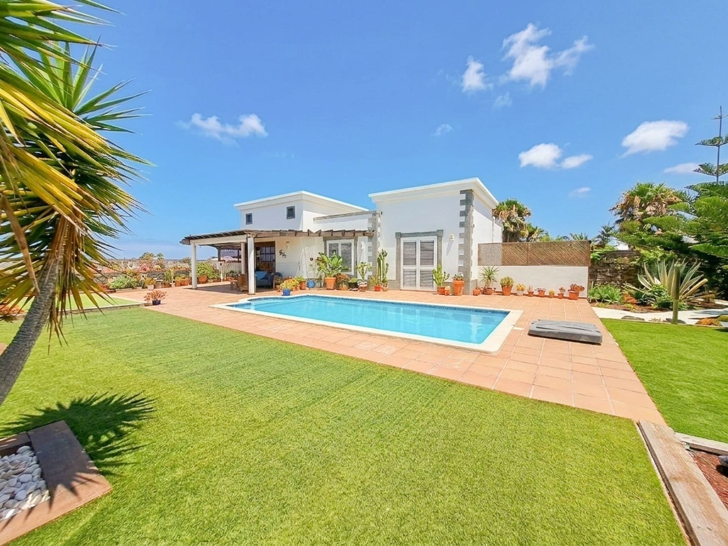3 sypialnia Willa na sprzedaż w Playa Blanca z basenem garażem - 625 000 € (Ref: 9946264)