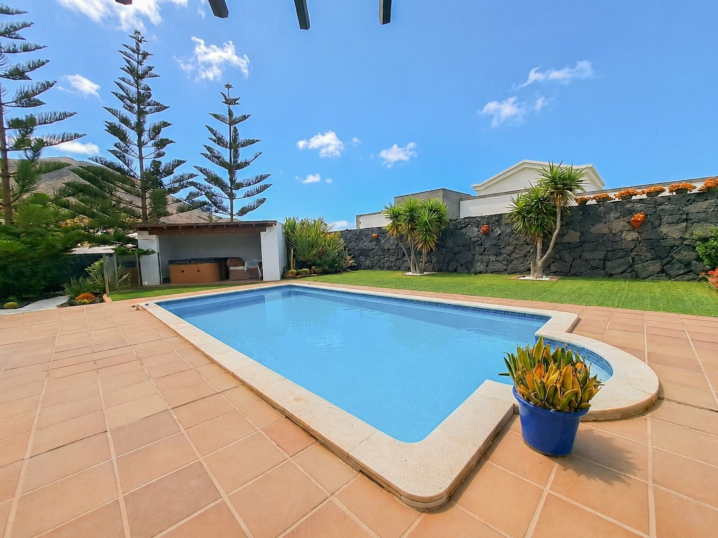 3 sypialnia Willa na sprzedaż w Playa Blanca z basenem garażem - 625 000 € (Ref: 9946264)