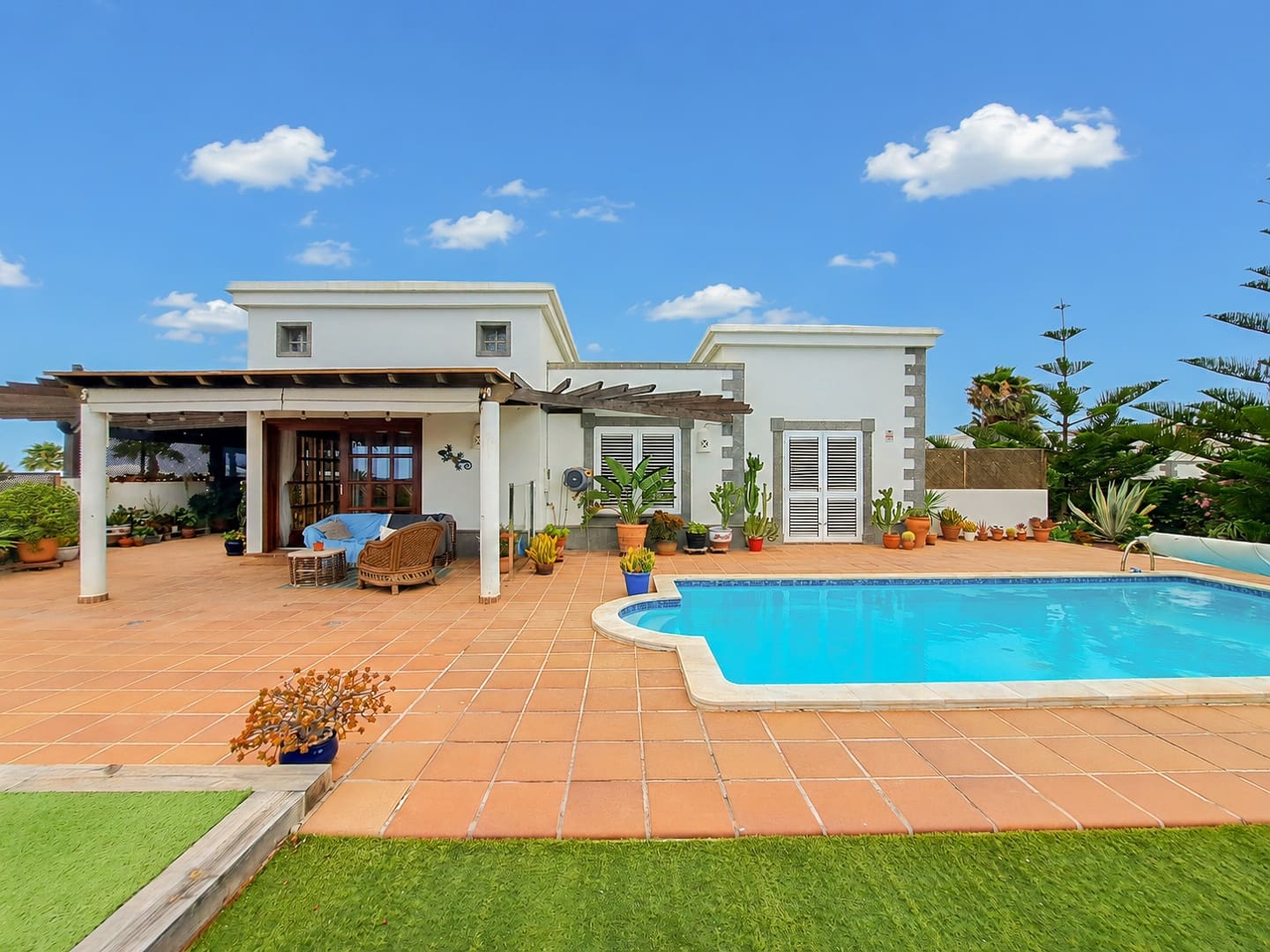 3 sypialnia Willa na sprzedaż w Playa Blanca z basenem garażem - 625 000 € (Ref: 9946264)