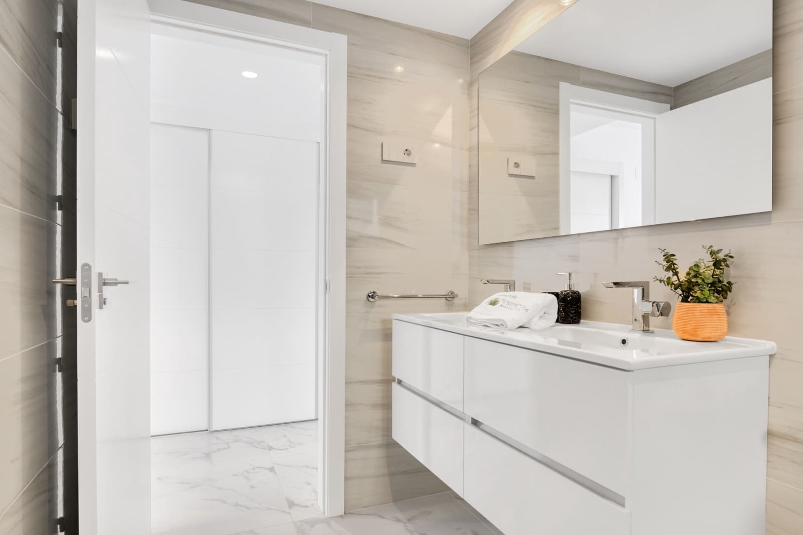 2 sypialnia Apartament na sprzedaż w Punta Prima z basenem garażem - 449 000 € (Ref: 8575144)