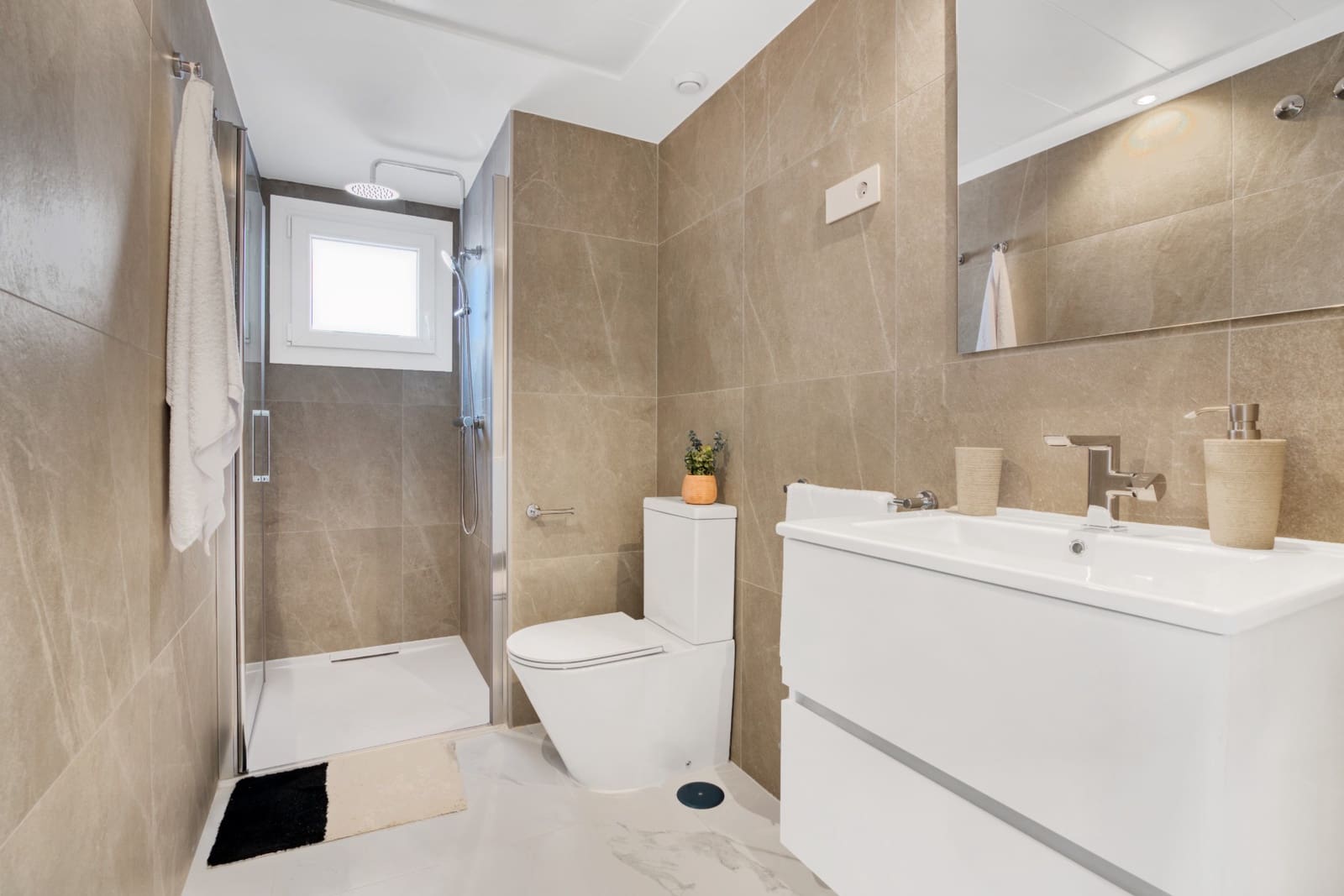 2 sypialnia Apartament na sprzedaż w Punta Prima z basenem garażem - 449 000 € (Ref: 8575144)