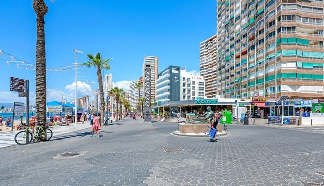 6 bedroom Penthouse for sale in Playa Levante, Benidorm with pool - € 899,000 (Ref: 9041239)
