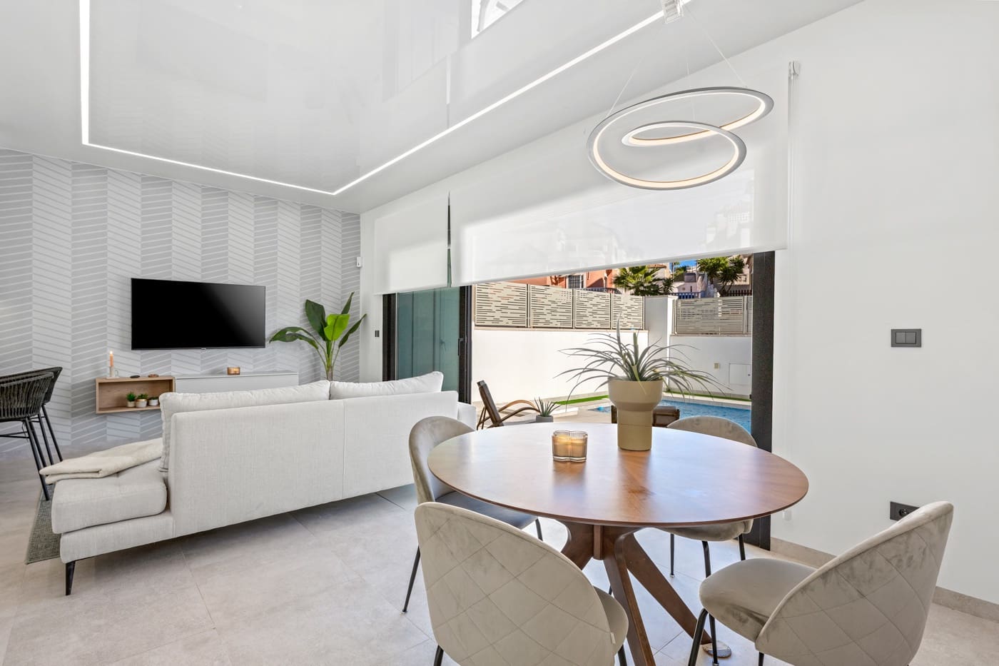 3 soveværelse Villa til salg i San Miguel de Salinas med swimmingpool - € 519.500 (Ref: 9503472)