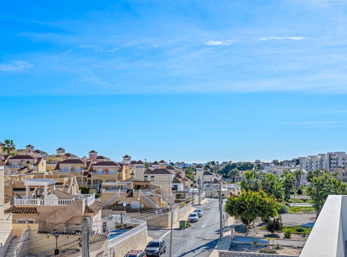 3 soveværelse Villa til salg i San Miguel de Salinas med swimmingpool - € 519.500 (Ref: 9503472)