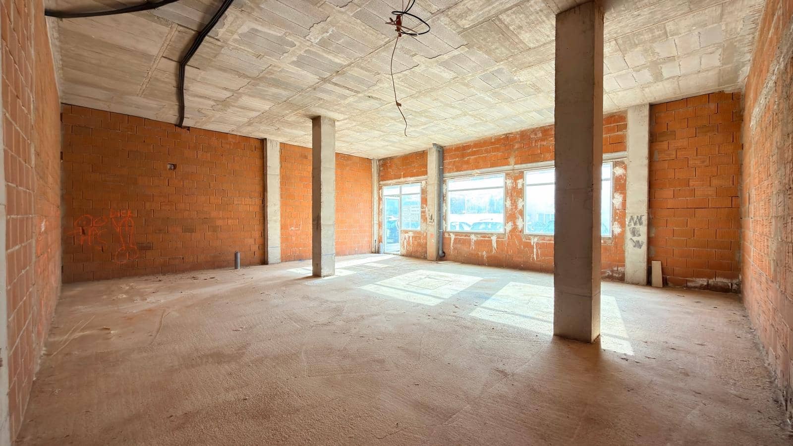 Commercial for sale in Los Dolses - € 169,000 (Ref: 9779159)