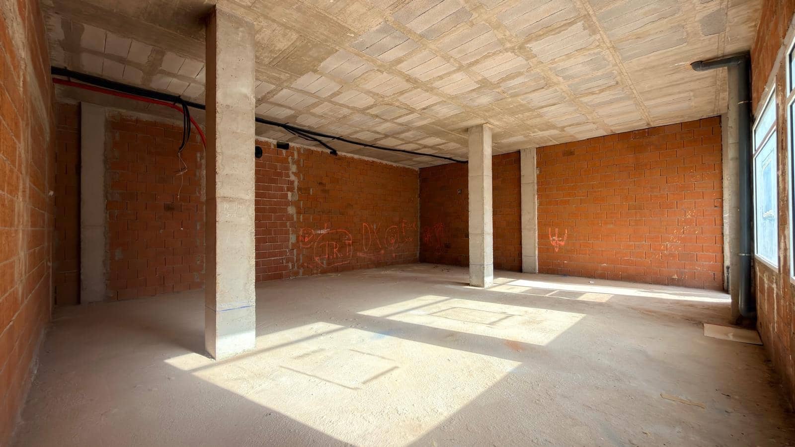 Commercial for sale in Los Dolses - € 169,000 (Ref: 9779159)