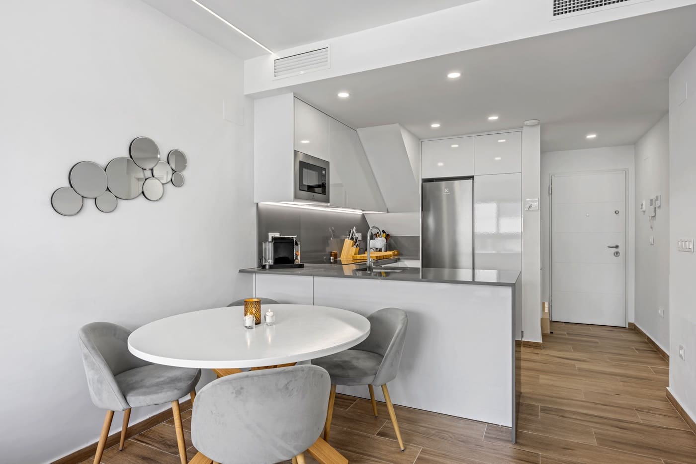 2 slaapkamer Penthouse te koop in Villamartin met zwembad - € 309.500 (Ref: 9779160)